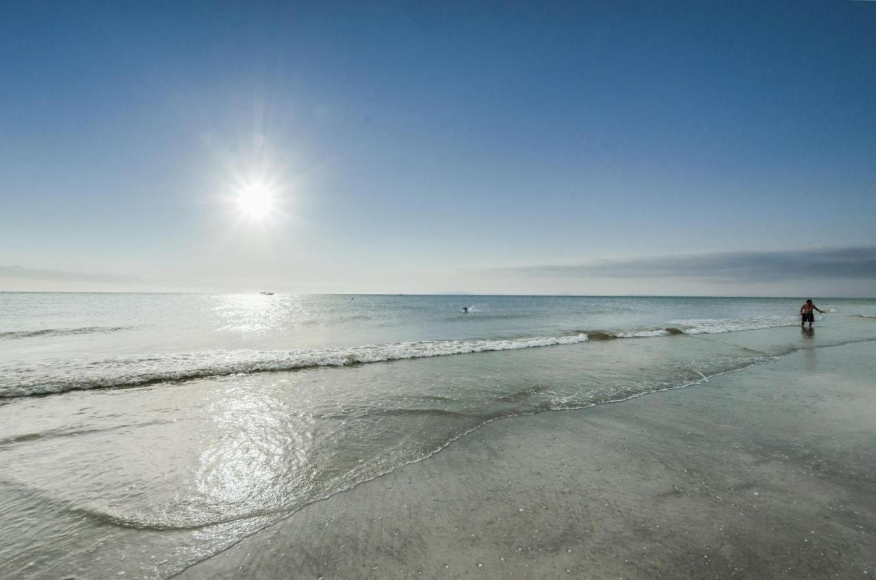 Gorgeous 3 Bedroom Condo In The Perfect Locationseaoats302 Сант Пит Бич Экстерьер фото