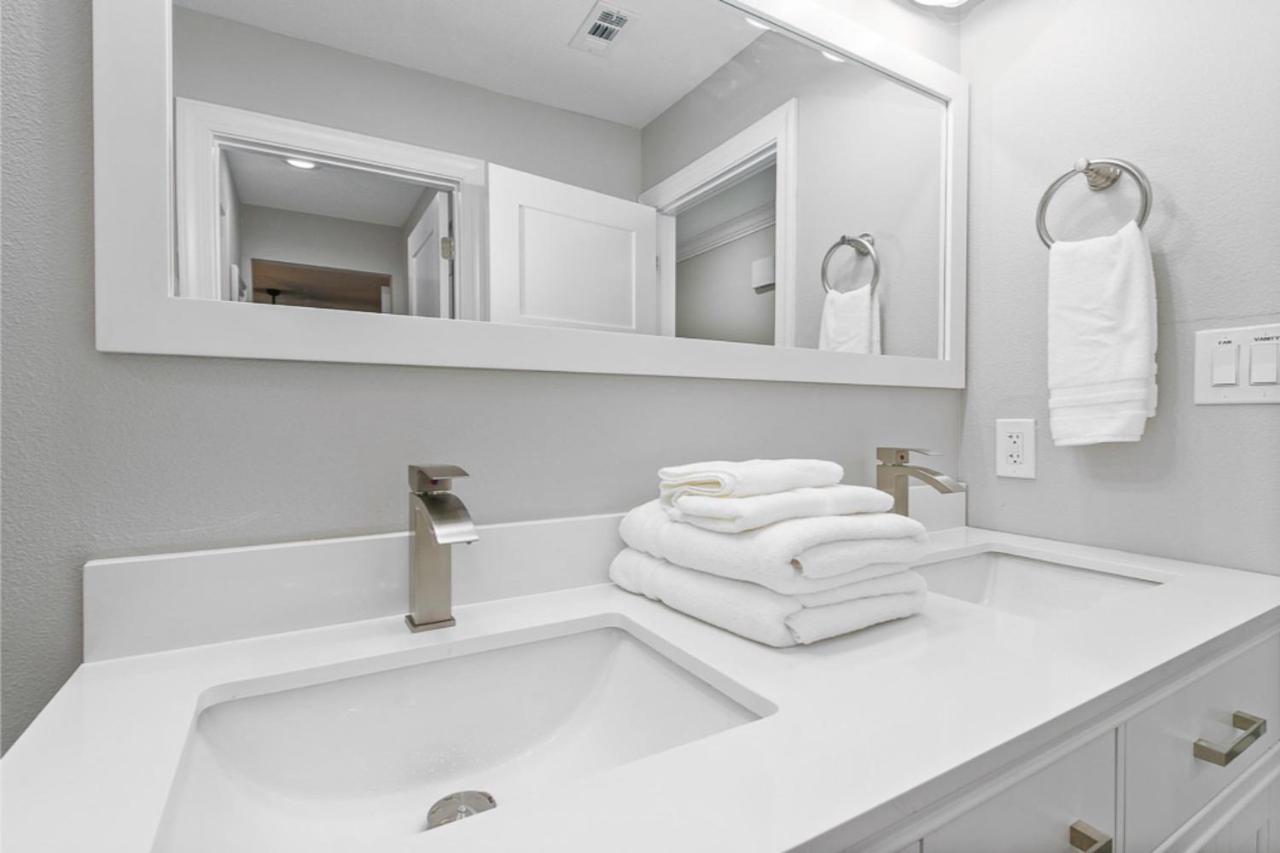 Gorgeous 3 Bedroom Condo In The Perfect Locationseaoats302 Сант Пит Бич Экстерьер фото